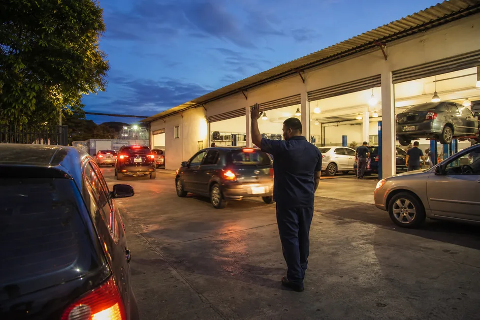 Tráfego Pago para Oficinas: Como Parar de Perder Dinheiro no Botão 'Turbinar'